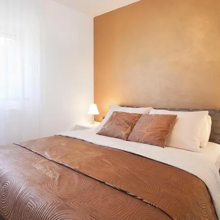 Vendégház Diora By