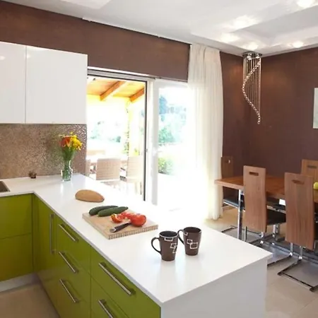 Diora By 4*