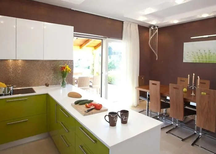 Diora By 4*