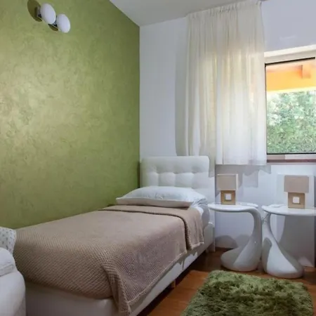 Diora Guest house *